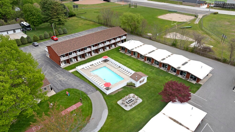 More Photos Of 612 N Lakeshore Dr, Ludington Hotel For Sale