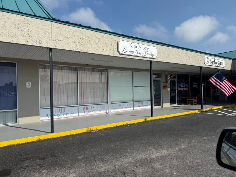 More Photos Of 219 Avenue O SW, Winter Haven General Retail For Lease