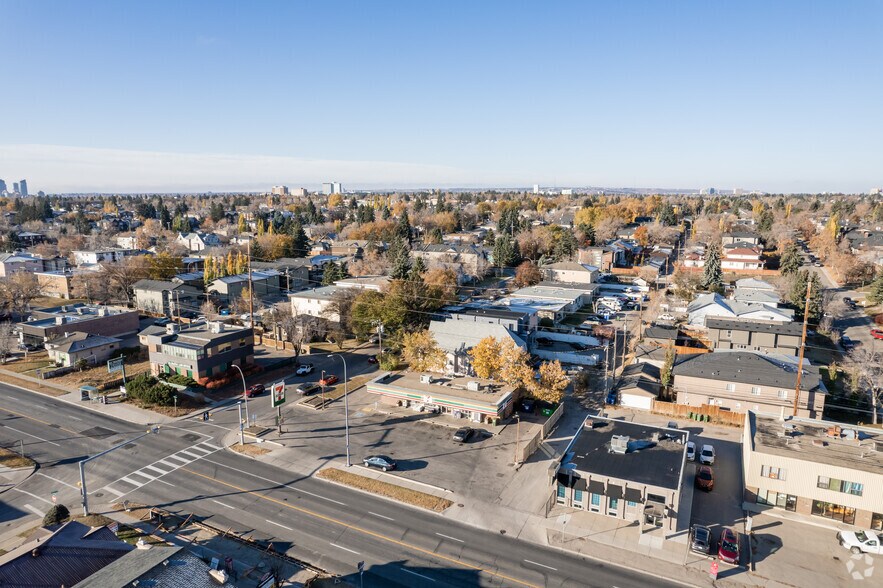More Photos Of 2903 Centre St NW, Calgary Convenience Store For Lease