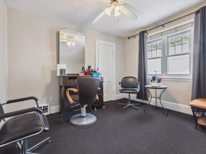 More Photos Of 294 Dundas St, Hamilton Freestanding For Sale