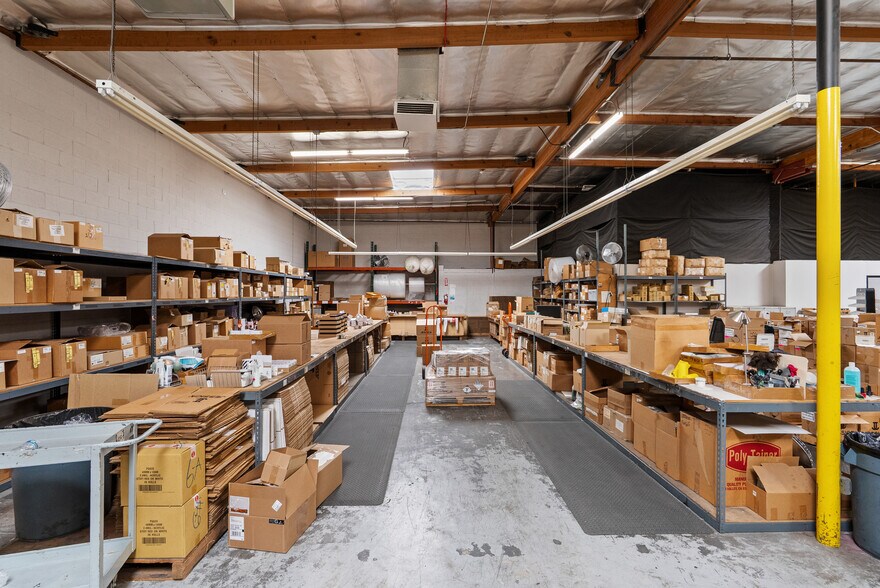 More Photos Of 13201-13209 Saticoy St, North Hollywood Warehouse For Sale