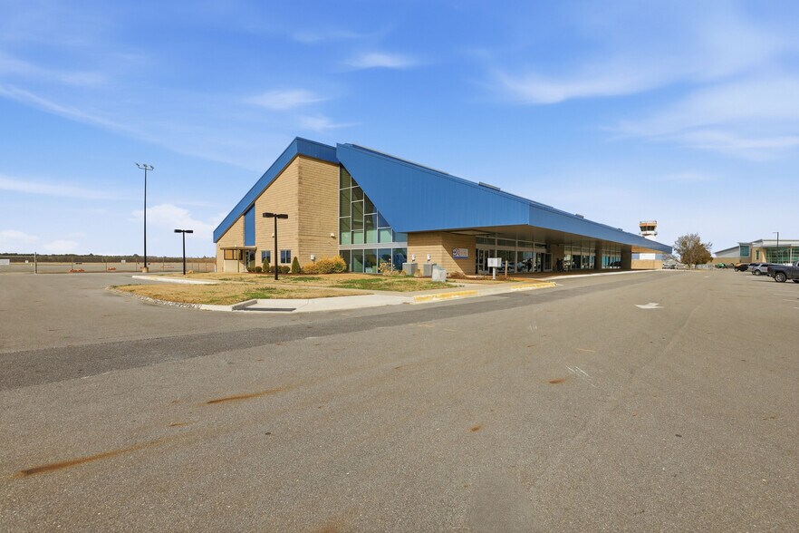 More Photos Of 2780 Jetport Rd, Kinston Office For Lease