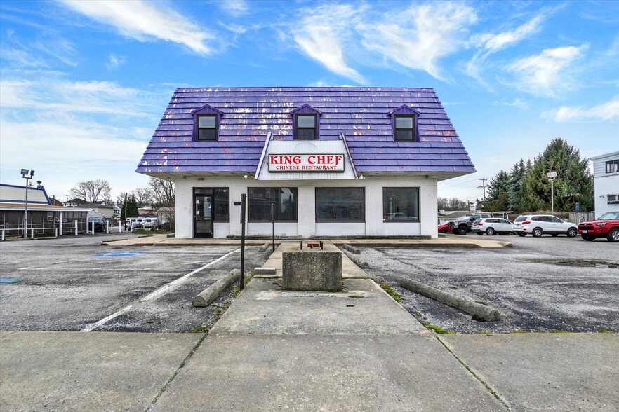 Primary Photo Of 1938 W Market St, York Freestanding For Sale