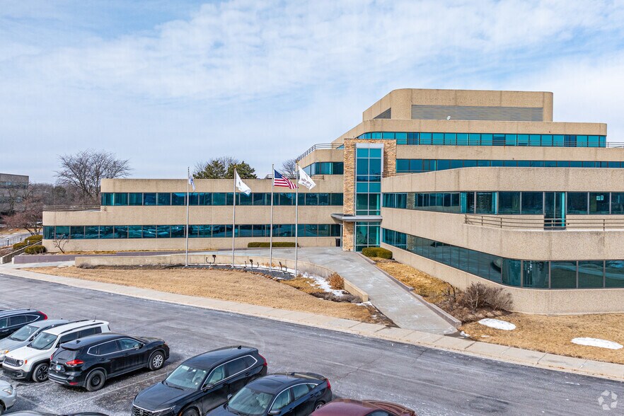 More Photos Of 1751 W Diehl Rd, Naperville Office For Lease