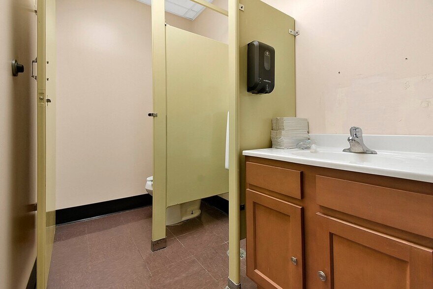 More Photos Of 245 N Seltzer St, Crestline Bank For Sale