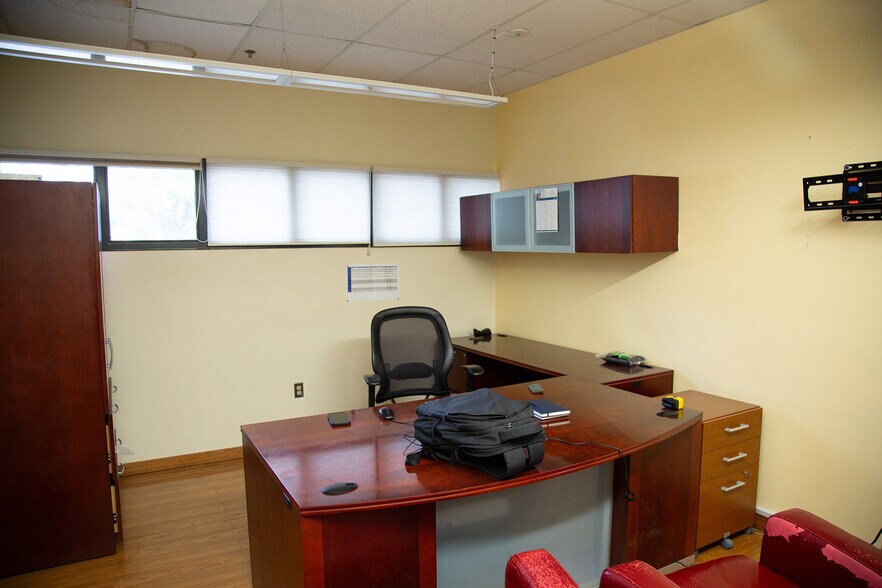 More Photos Of 3901 Midway Pl NE, Albuquerque Manufacturing For Sale