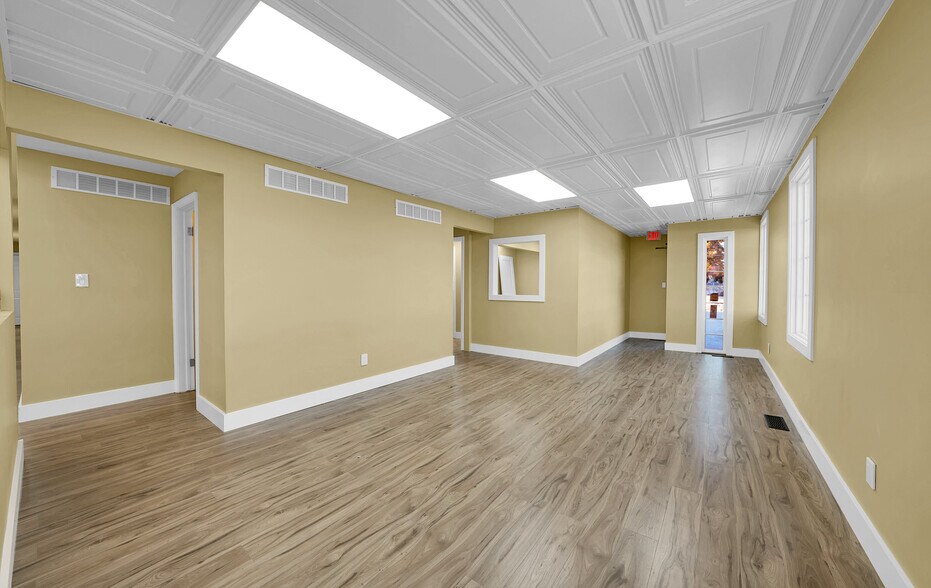 More Photos Of 1095 W Huron St, Waterford Medical For Lease
