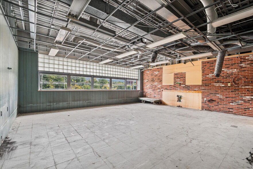 More Photos Of 90 E Union St, Wilkes-Barre Light Distribution For Lease