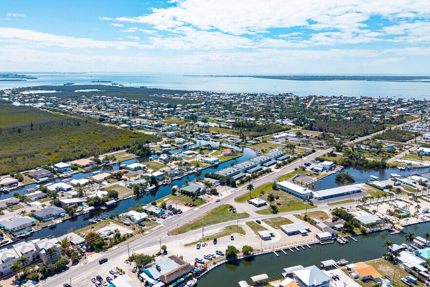 More Photos Of 2959 Oleander St, Saint James City Office For Sale