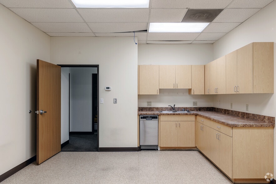 More Photos Of 15250 E 33rd Pl, Aurora Unknown For Lease