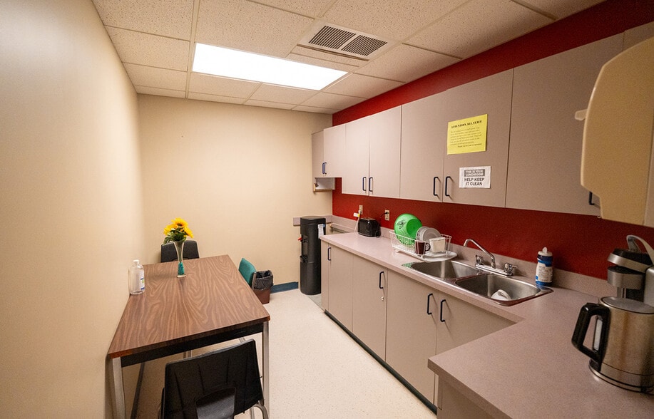 More Photos Of 255 Sherbrook St, Winnipeg Office For Sale