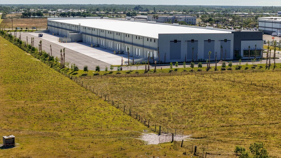 More Photos Of 9225 Piper Rd, Punta Gorda Warehouse For Lease