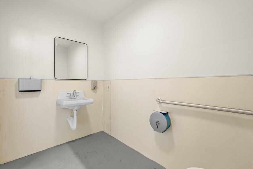 More Photos Of , Los Angeles Storefront For Lease