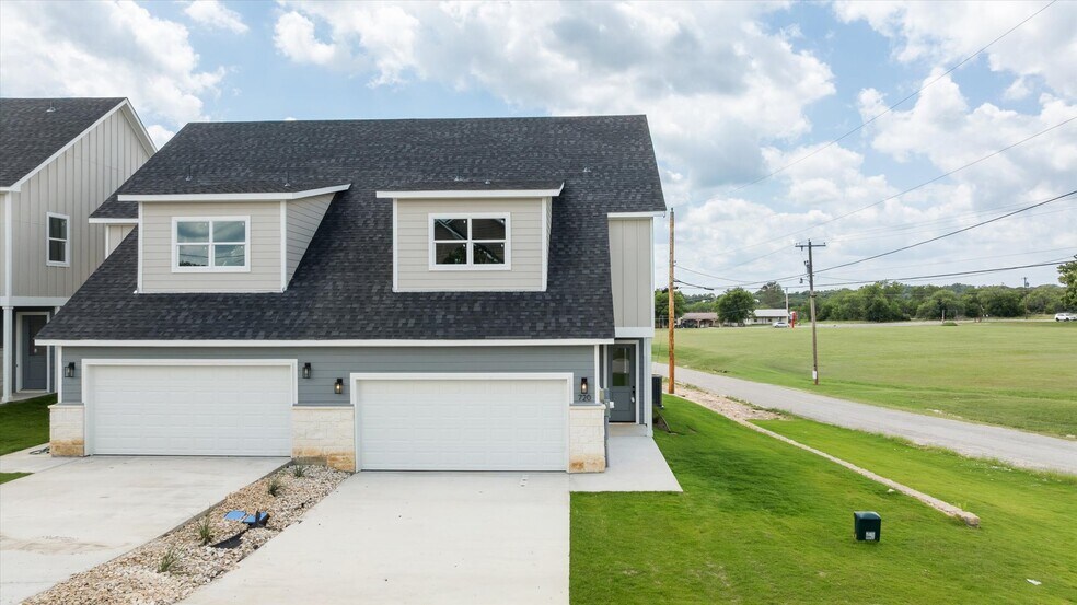 More Photos Of 710 N Sycamore St, Hico Apartments For Sale