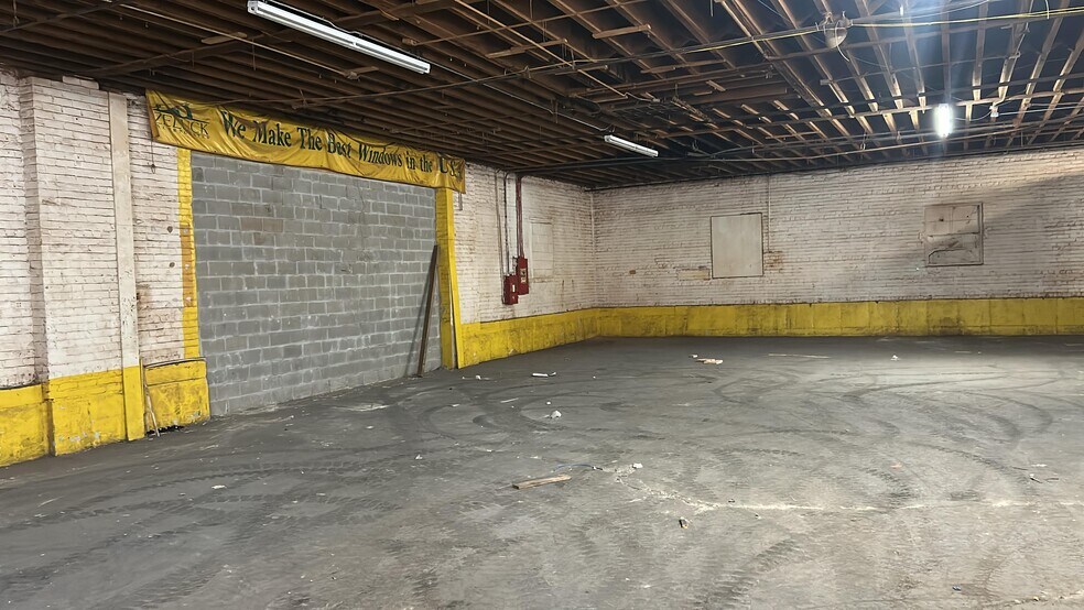 More Photos Of 8-12 Preston Ct, Brooklyn Warehouse For Lease