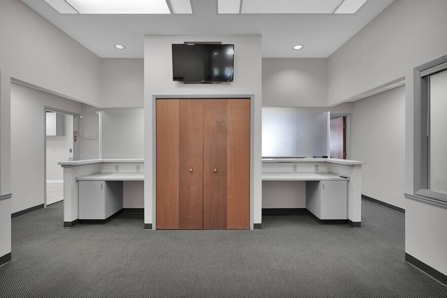 More Photos Of 3599 University Blvd S, Jacksonville Medical For Sale