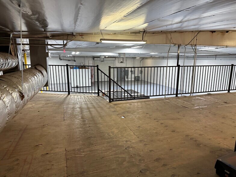 More Photos Of 20821 Dearborn St, Chatsworth Warehouse For Lease