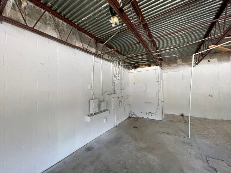 More Photos Of 1021 W Swann Ave, Tampa Supermarket For Lease