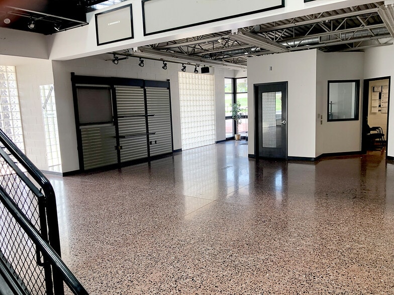 More Photos Of 3091 Lebanon Rd, Manheim Freestanding For Lease