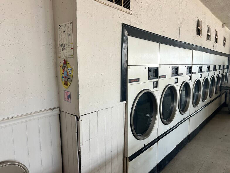 More Photos Of 5602 Cavalcade St, Houston Storefront For Sale