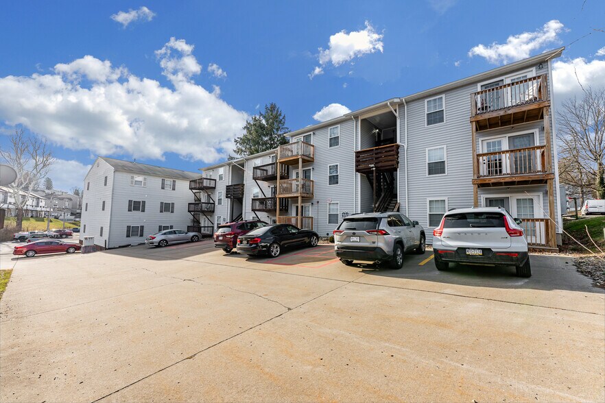 More Photos Of 940 Stewart St, Morgantown Apartments For Sale