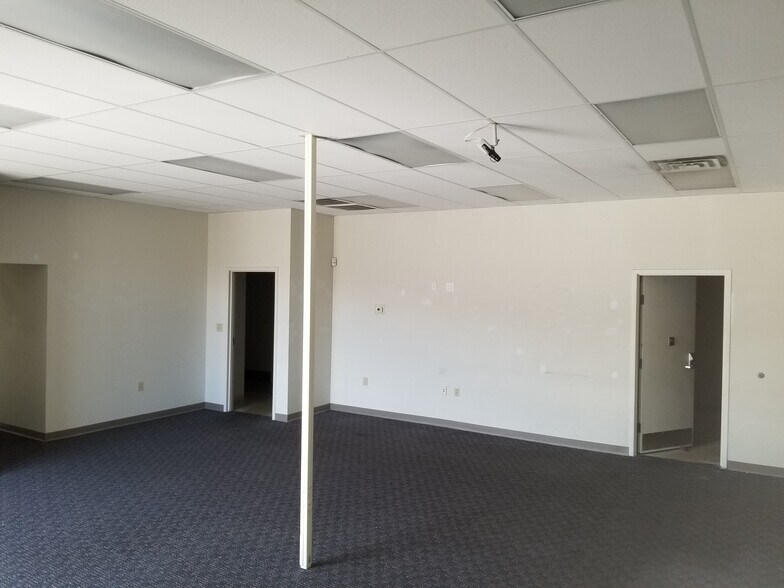 More Photos Of 3176 Linden Dr, Bristol Freestanding For Lease