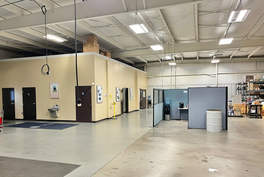 More Photos Of 980 Executive Dr, Warsaw Warehouse For Sale