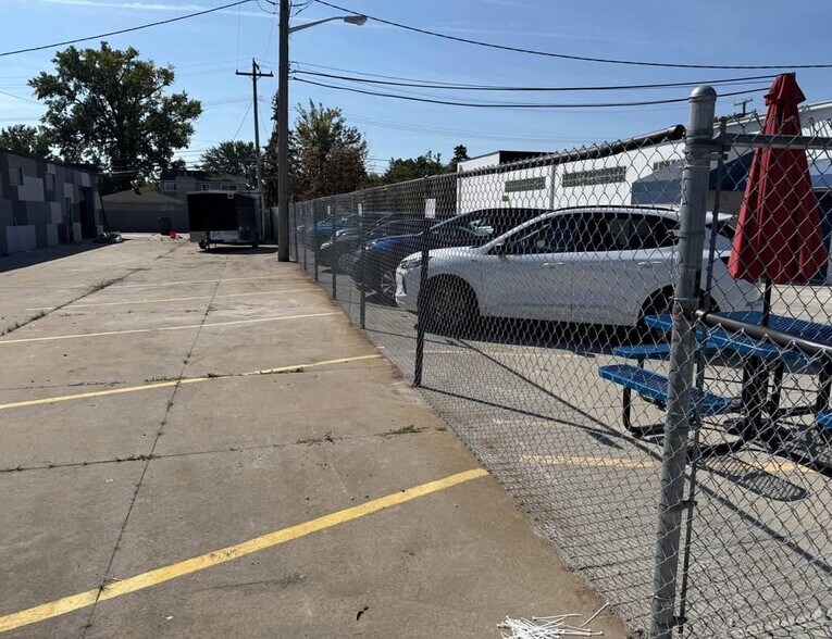 More Photos Of 20520 Stephens St, Saint Clair Shores Manufacturing For Sale