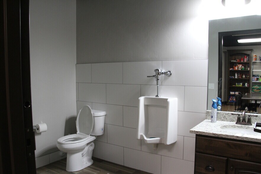 More Photos Of 668 E 12225 S, Draper Office For Lease