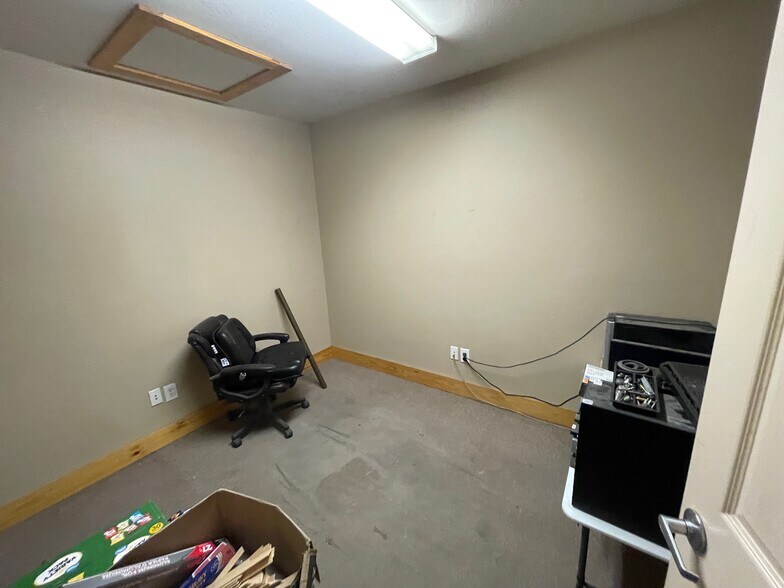 More Photos Of 6420 S US Highway 377, Stephenville Manufacturing For Lease