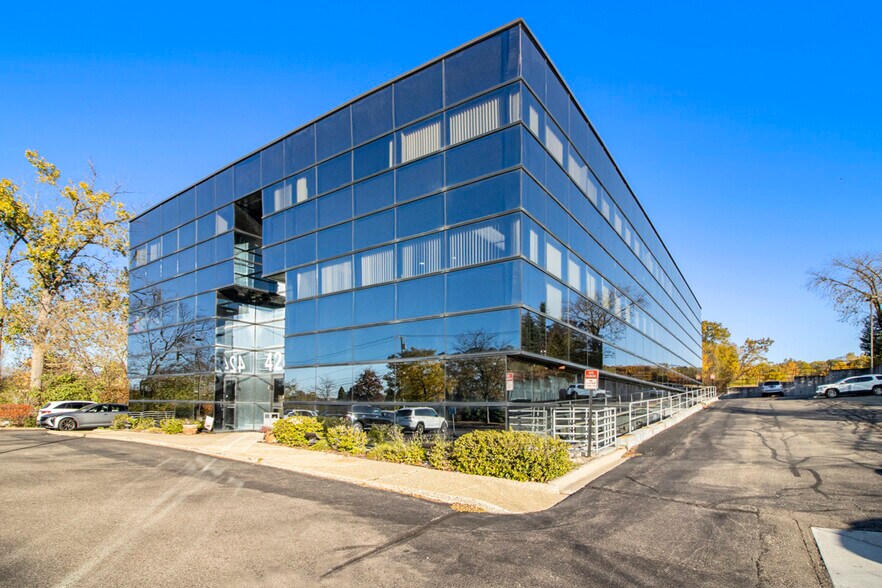 More Photos Of 42450 W 12 Mile Rd, Novi Medical For Lease