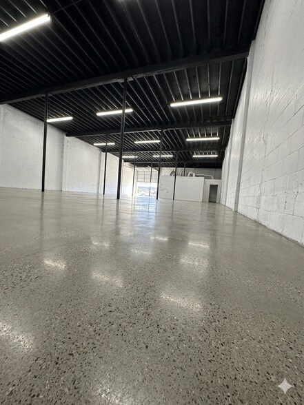 More Photos Of 1110 Sligh Blvd, Orlando Warehouse For Lease