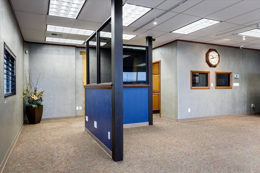 More Photos Of 1421 SW Barlow St, Oak Harbor General Retail For Sale