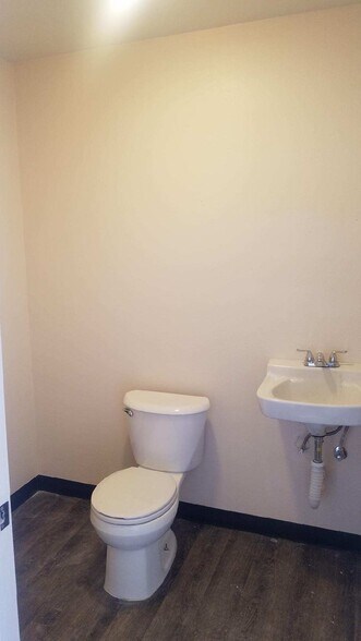 More Photos Of 2710 Shaver St, Pasadena Warehouse For Sale