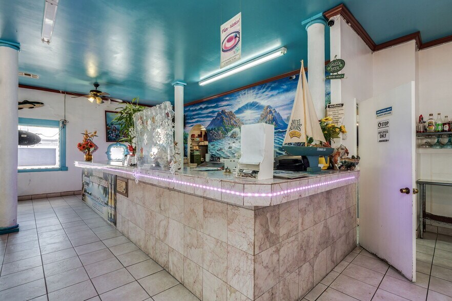 More Photos Of 5222 S Central Ave, Phoenix General Retail For Sale