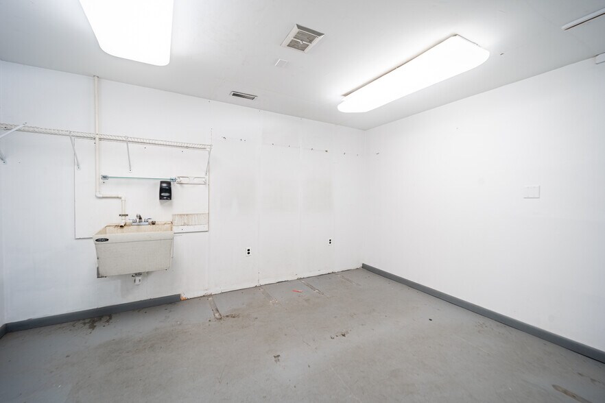 More Photos Of 324 Ringwood Ave, Pompton Lakes Light Manufacturing For Lease