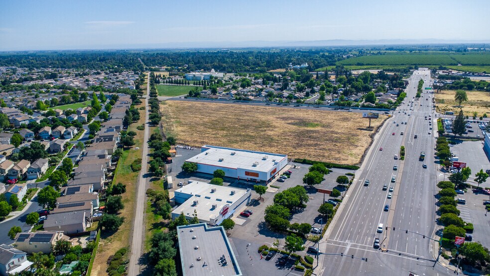 More Photos Of 3939 E Hammer Ln, Stockton Freestanding For Sale