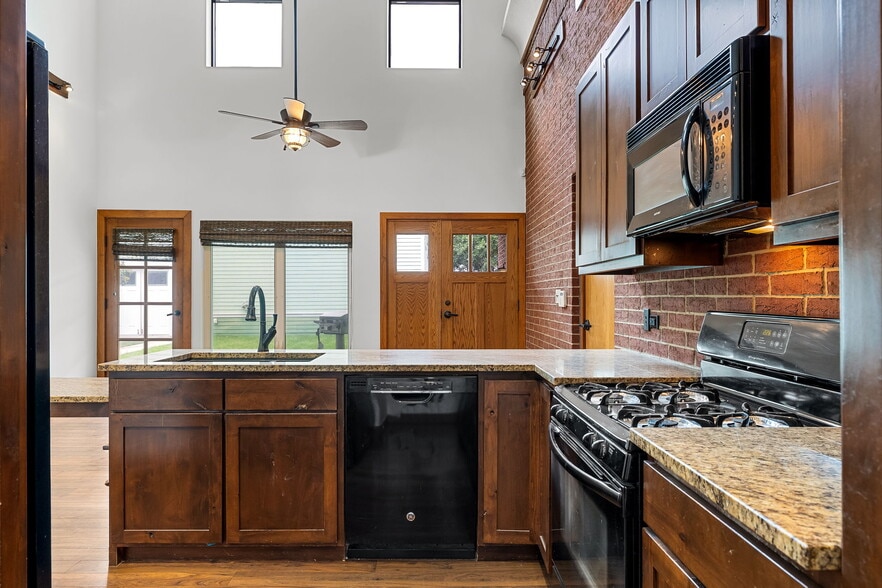 More Photos Of 1515 E Belt Line Rd, Carrollton Office Residential For Sale