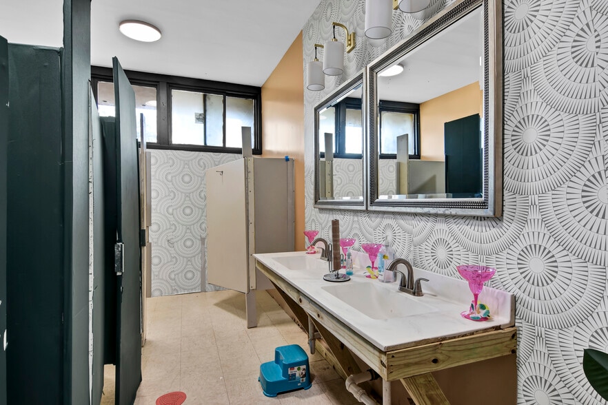 More Photos Of 920 N 6th St, Wilmington Religious Facility For Sale