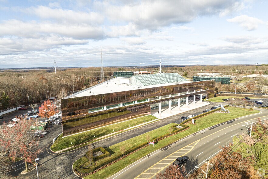 More Photos Of 1377 Motor Pky, Islandia Office For Lease