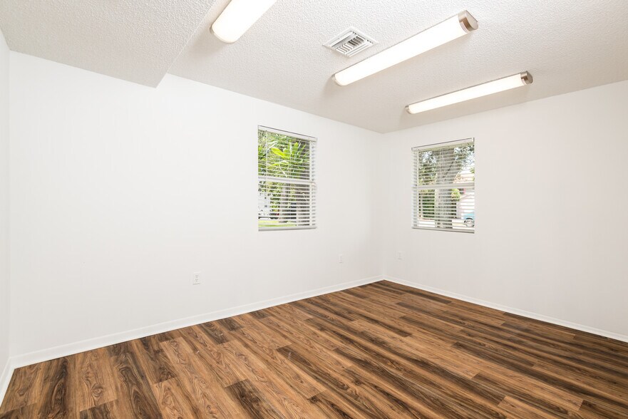 More Photos Of 800 E Melbourne Ave, Melbourne Storefront Retail Office For Lease