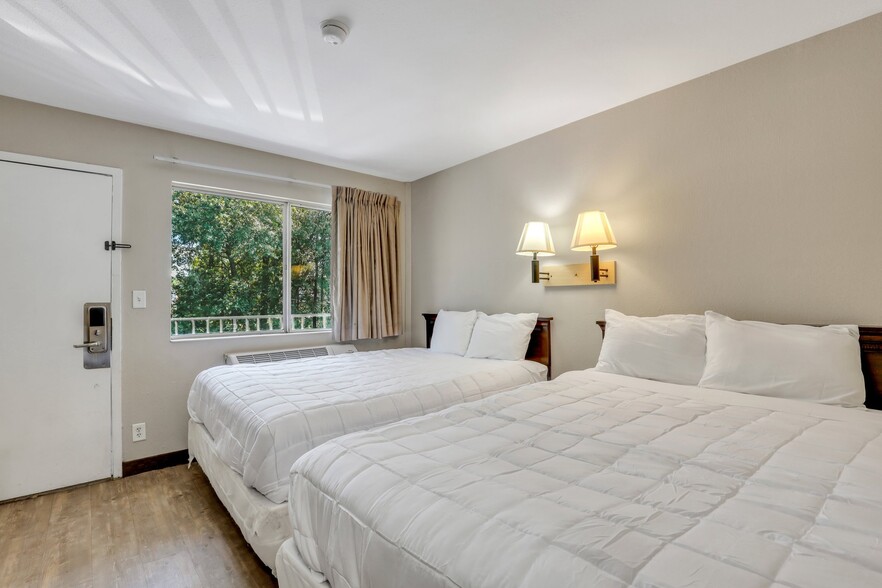 More Photos Of 4071 US 17, Richmond Hill Hotel For Sale