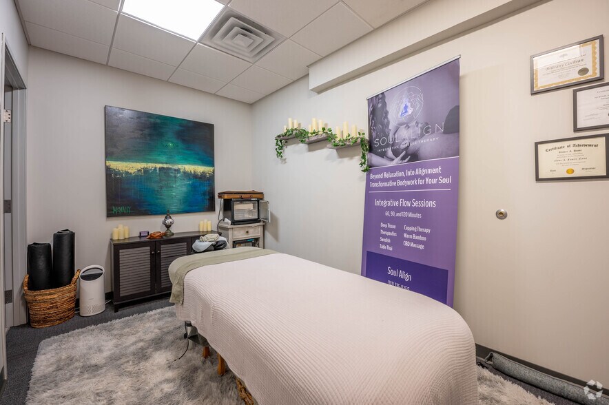 More Photos Of 10 W Market St, Indianapolis Office For Lease