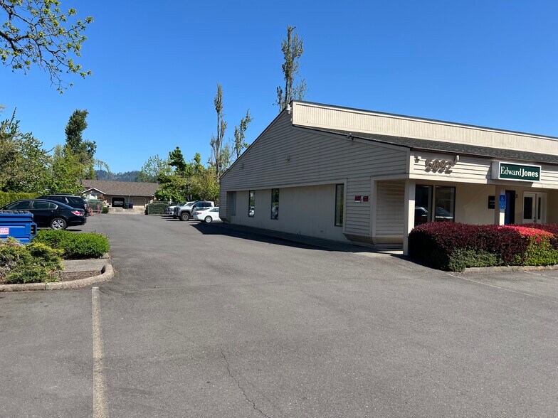 More Photos Of 5892 Main St, Springfield Storefront Retail Office For Lease