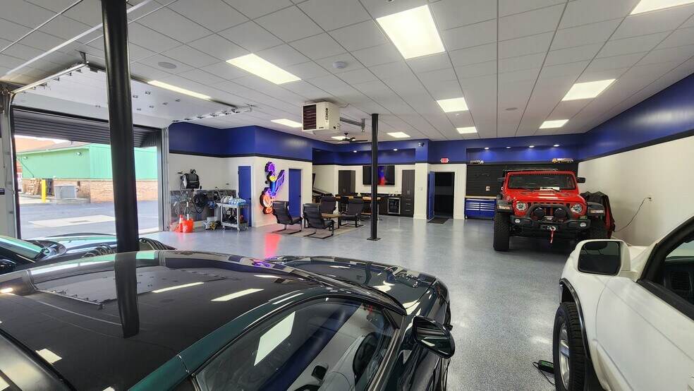 More Photos Of 2580 Dixie Hwy, Waterford Freestanding For Sale