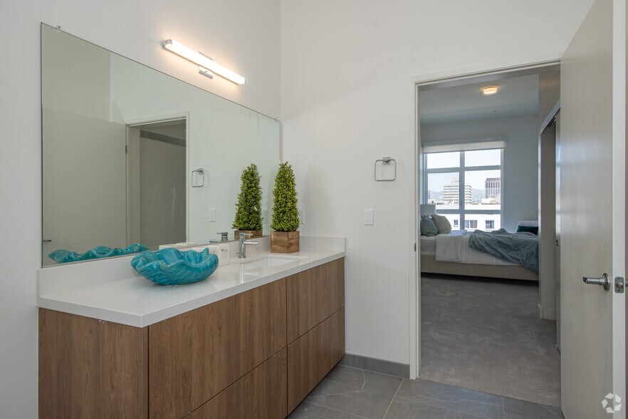 More Photos Of 801 S Berendo St, Los Angeles Apartments For Lease