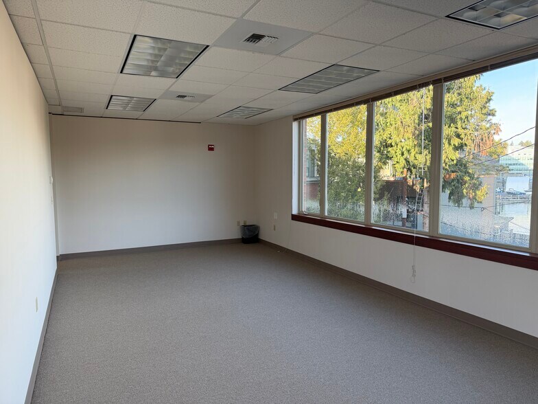 More Photos Of 3302 Fuhrman Ave E, Seattle Office For Lease