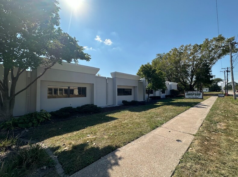 More Photos Of 805 W 35th St, Davenport Office For Lease