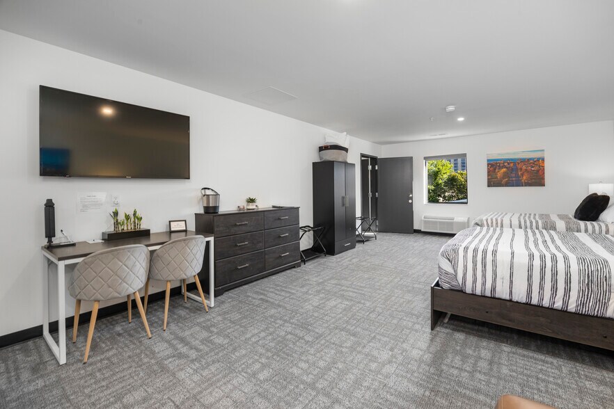 More Photos Of 419 E Market St, Sandusky Hotel For Sale