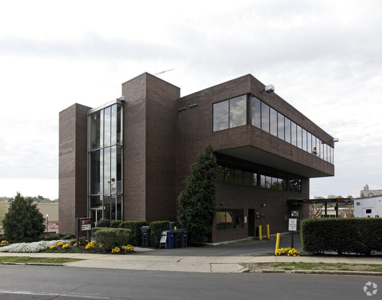 More Photos Of 1494 Old York Rd, Abington Medical For Sale